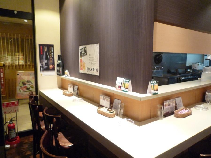お客様の顔が見えるオープンキッチン♪
