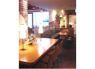 陽光が差し込む温もりある店内・・・