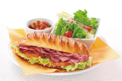 ランチ・軽食、おつまみにフードも充実!
