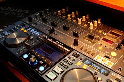 DJブース完備でパーティーやイベントも!