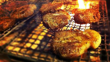 炭火焼のお肉中心