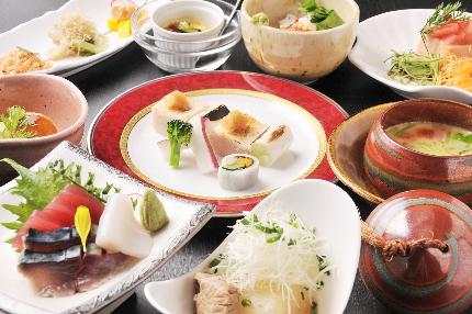 料理は割烹未満居酒屋以上で