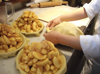 ひとつひとつ店内で作るパイ