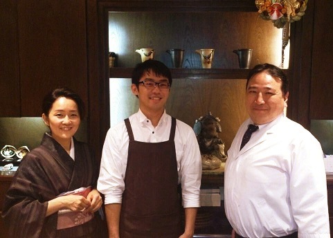 寿司職人の大将と綺麗な女将さんと共に