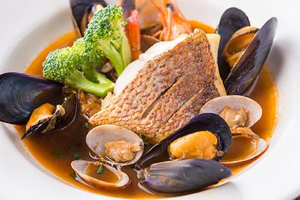 アクアパッツアなど週替わりの魚料理