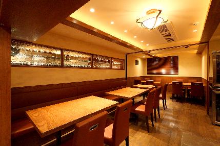 落ち着いた雰囲気の店内