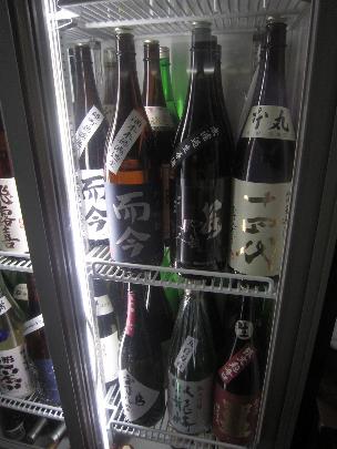 地酒の品揃えは県下有数。
