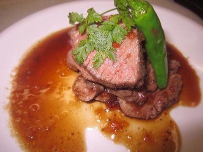 人気の鹿肉のステーキ。