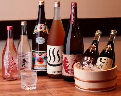 厳選された焼酎や日本酒も多数。
