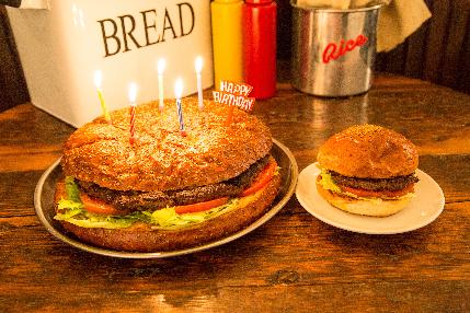 ビッグバーガーでサイプライズパーティー
