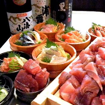 名物!マグロ盛り放題…