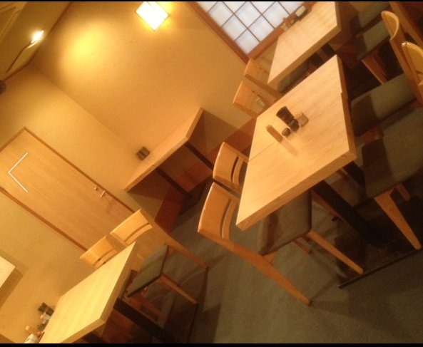 落ち着いた雰囲気の店内