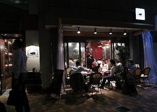 あたたかい季節にはオープンテラスも!