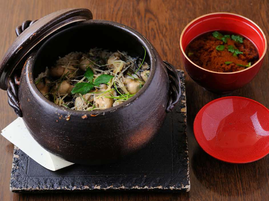 自慢の出汁が効いた牡蠣飯