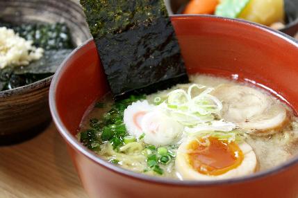 大人気の鶏そば!毎日スープ仕込んでます!