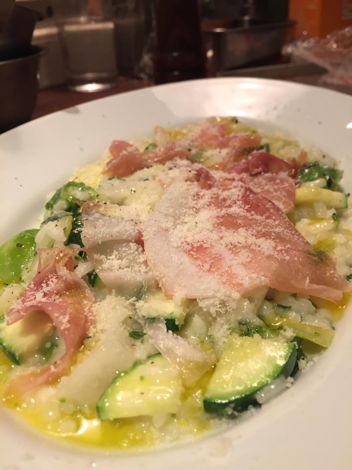 パスタは手打ちもやってます!