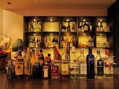 カウンター6席 アルコールも豊富です