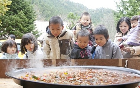 被災地を支援の為のパエリアを焼きに!