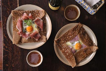 そば粉のクレープ「ガレット」