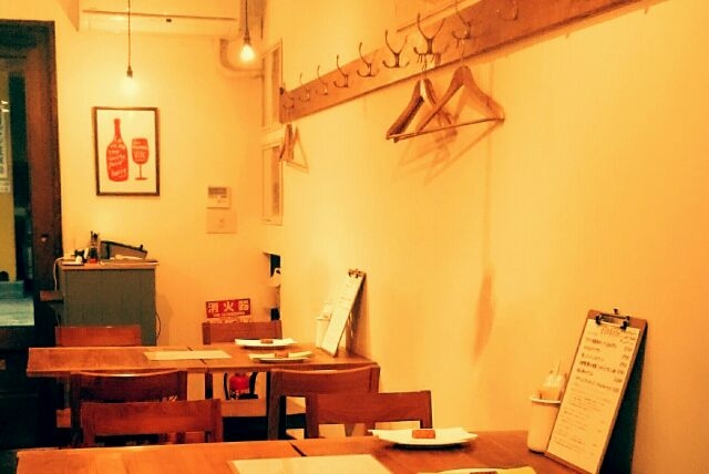 古材を活かした店内