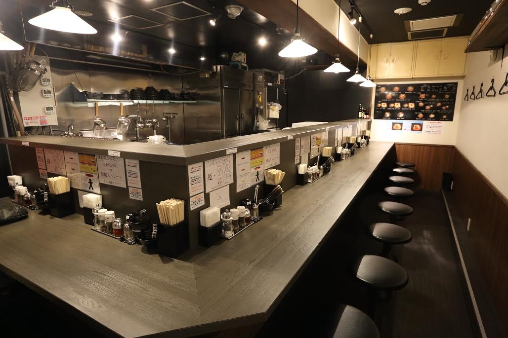 働きやすさ重視の店内設計!