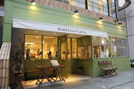 本店は自由が丘の雑貨屋さんが並ぶ通りに