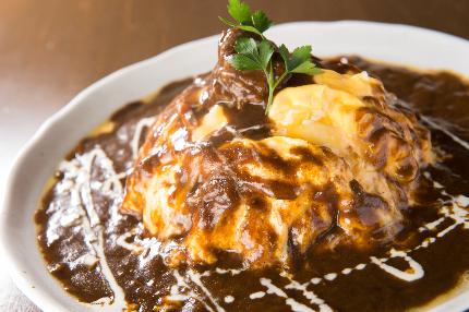 人気のとろとろ卵のオムカレー!