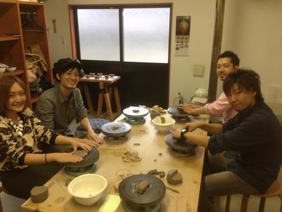 スタッフが創作した食器で料理提供☆