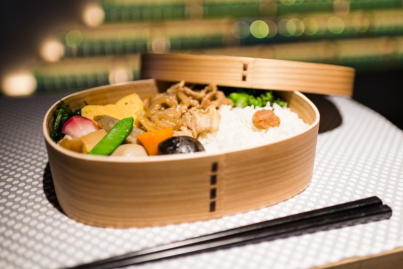 日本人ならではの「弁当」も提供しています
