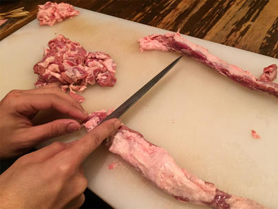 新鮮お肉の仕込み