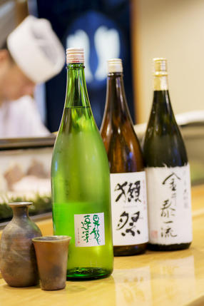日本酒やワイン、焼酎。酒蔵見学などにも。