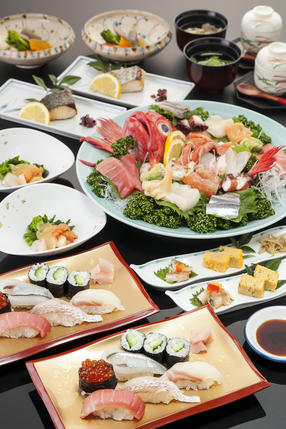 コースは季節のお料理も。和食も学べます。