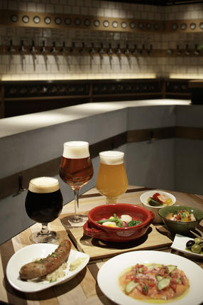 豊富なビールと彩り豊かなフード
