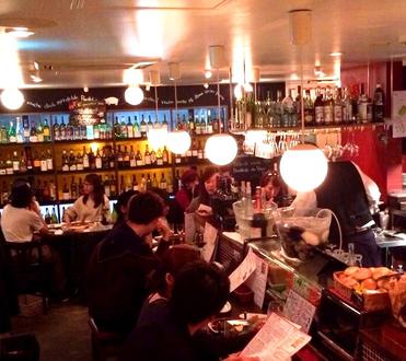 にぎやか店内で楽しく働く♪