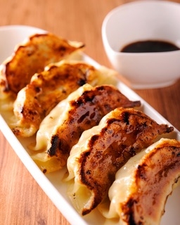 夜の名物!肉汁餃子