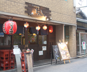 明るく入りやすい外観!