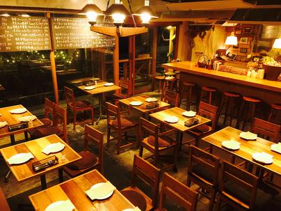 温かい木の素材を活かした内装(改装前)
