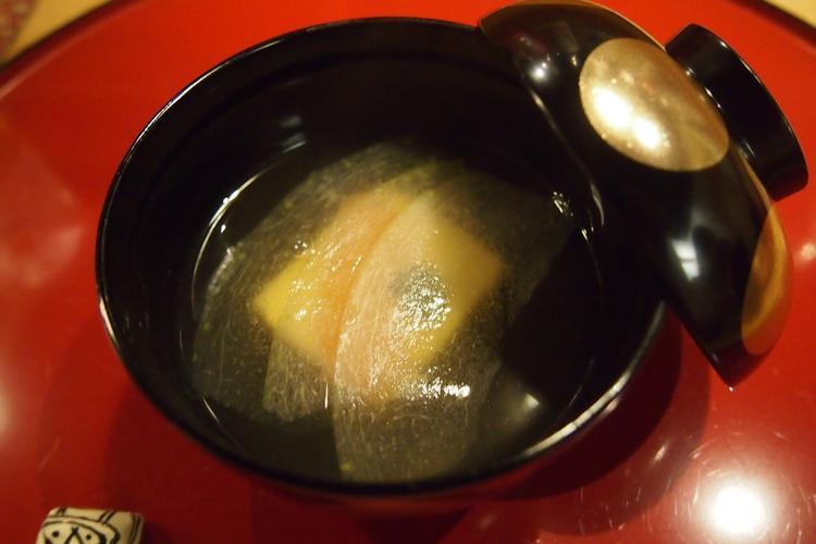 旨みたっぷりの出汁で人気自家製真丈の清汁