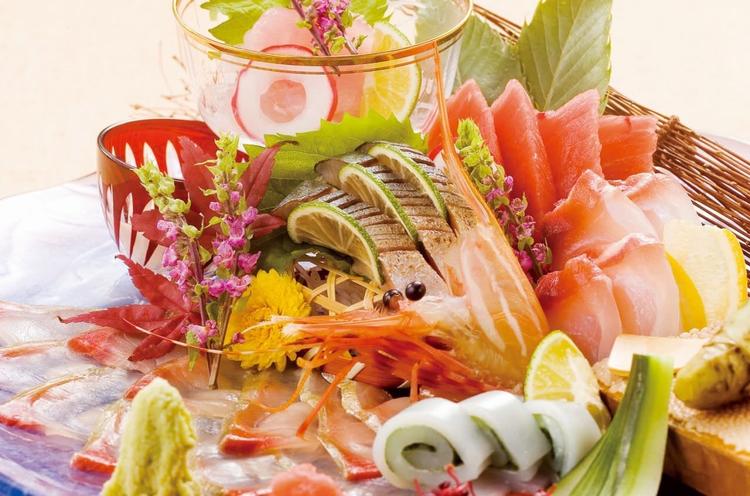 生産者から直接仕入れる食材も自慢です