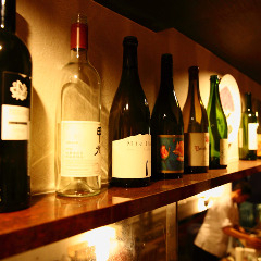 世界から選び抜くワインと日本酒あり。