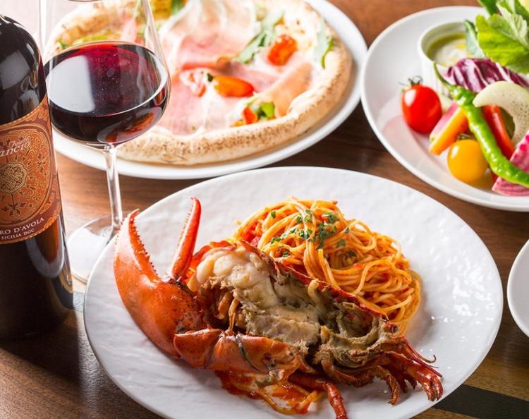 オマール海老のパスタは安定の人気メニュー