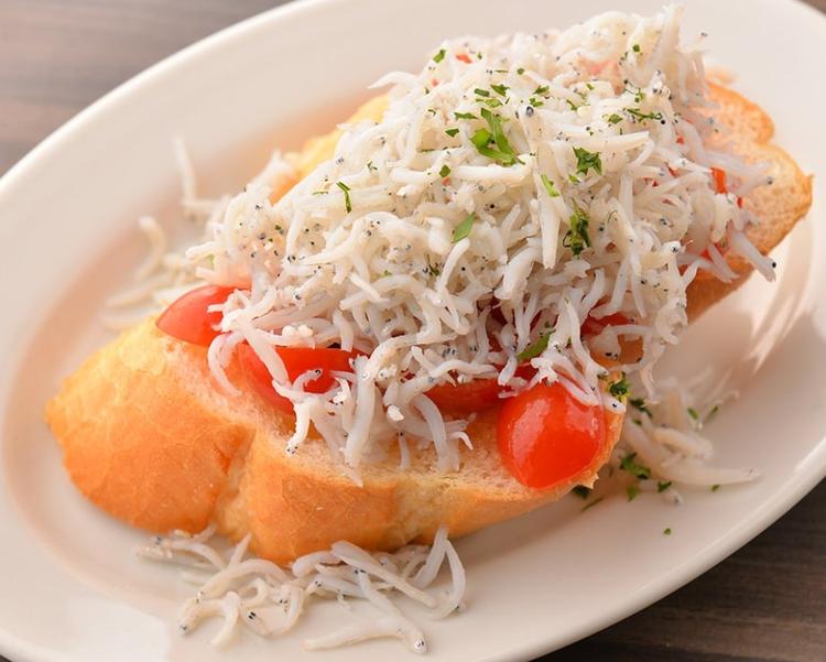 おいしい賄いも期待できますよー!
