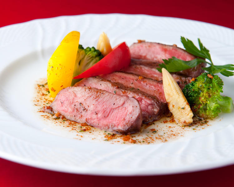 姉妹店の焼肉屋から上質な肉を取り寄せます