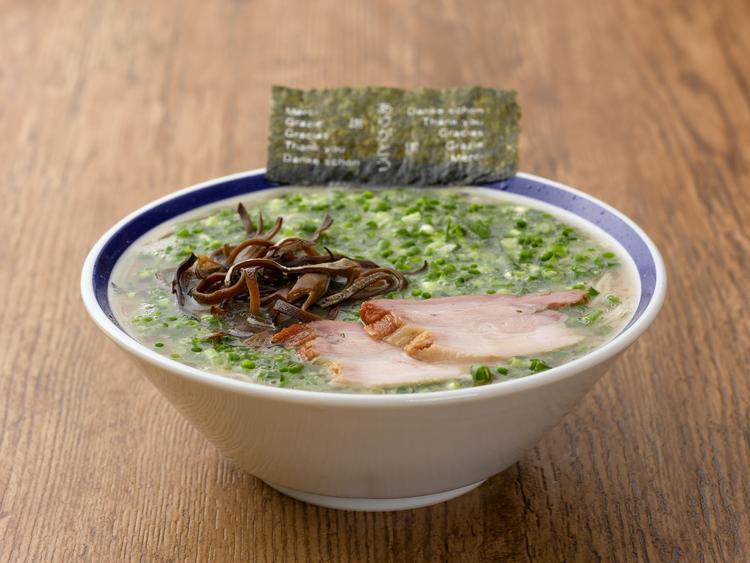 博多万能ネギが一面を覆うネギラーメン!