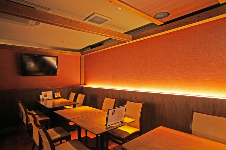 会食、ミーティングなどにも使える個室あり
