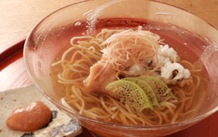 夏の定番 はも梅そば
