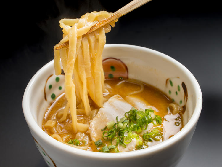 創業時より人気の鶏担々麺