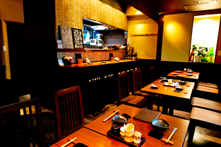 温かみのある落ち着いた店内