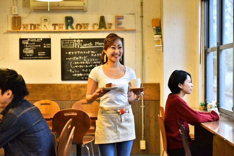 UNDER THROW CAFE (アンダースローカフェ)