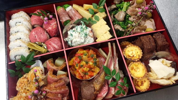 旬の食材を豊富に使用したお重弁当。